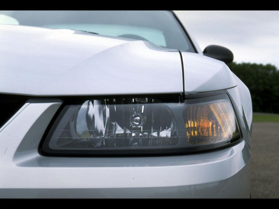  Ford Mustang SVT Cobra 2001 года  (фото 7 из 15)